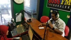 DISEMINASI INFORMASI P4GN MELALUI RADIO LOKAL/ DAERAH BOSS FM TRENGGALEK