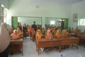 BERSAMA STIT SUNAN GIRI TRENGGALEK-Sosialisasi Bahaya Narkoba di MI Pudji Hardjo dan SDN 2 Prambon