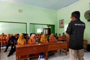BERSAMA STIT SUNAN GIRI TRENGGALEK-Sosialisasi Bahaya Narkoba di MI Pudji Hardjo dan SDN 2 Prambon