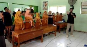 BERSAMA STIT SUNAN GIRI TRENGGALEK-Sosialisasi Bahaya Narkoba di MI Pudji Hardjo dan SDN 2 Prambon