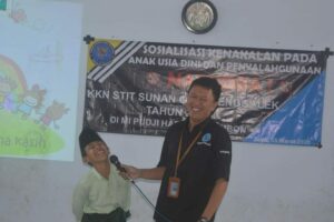 BERSAMA STIT SUNAN GIRI TRENGGALEK-Sosialisasi Bahaya Narkoba di MI Pudji Hardjo dan SDN 2 Prambon