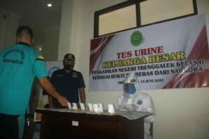 Screening Tes Urin bagi Pegawai di Kantor Pengadilan Negeri Trenggalek