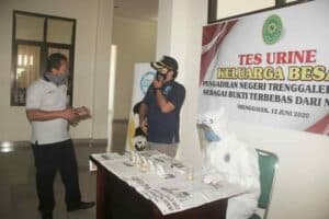 Screening Tes Urin bagi Pegawai di Kantor Pengadilan Negeri Trenggalek
