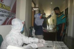 Screening Tes Urin bagi Pegawai di Kantor Pengadilan Negeri Trenggalek