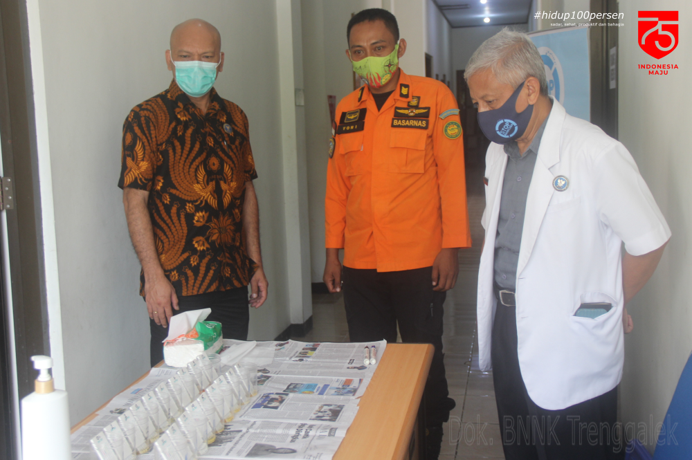 Tes Urin Bagi Seljumlah Personil BASARNAS Trenggalek