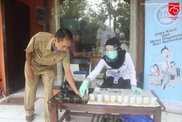 Tes Urin Narkoba kepada Pegawai Kesbangpol Kabupaten Trenggalek