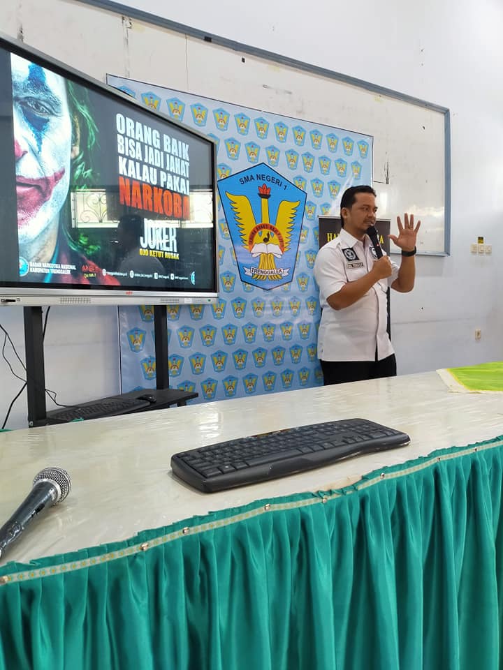 Sosialisasi Bahaya Narkoba Secara Virtual mengisi Kegiatan MPLS SMAN 1 Trenggalek Sosialisasi Bahaya Narkoba Secara Virtual mengisi Kegiatan MPLS SMAN 1 Trenggalek