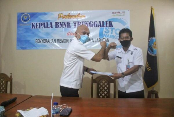 Penyerahan Memori Serah Terima Jabatan Kepala BNNK Trenggalek