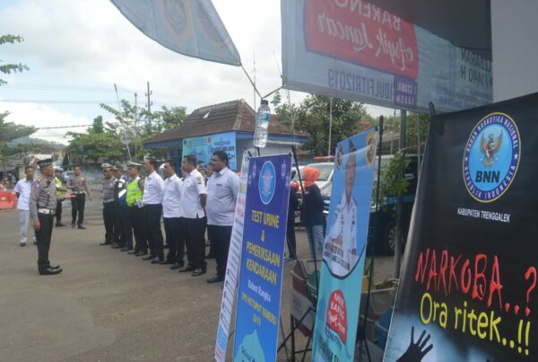 Jelang Hari Raya Idul Futri 1440 H, BNNK Trenggalek Tes Urin Sopir Bus di Terminal Surodakan Trenggalek