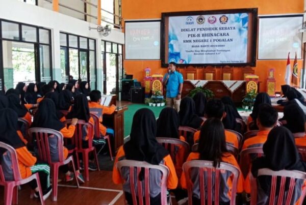 Penyuluhan P4GN dalam kegiatan Pendidikan dan Pelatihan Pendidik Sebaya PIK-R Bhinacara PIK-R SMK Negeri 1 Pogalan