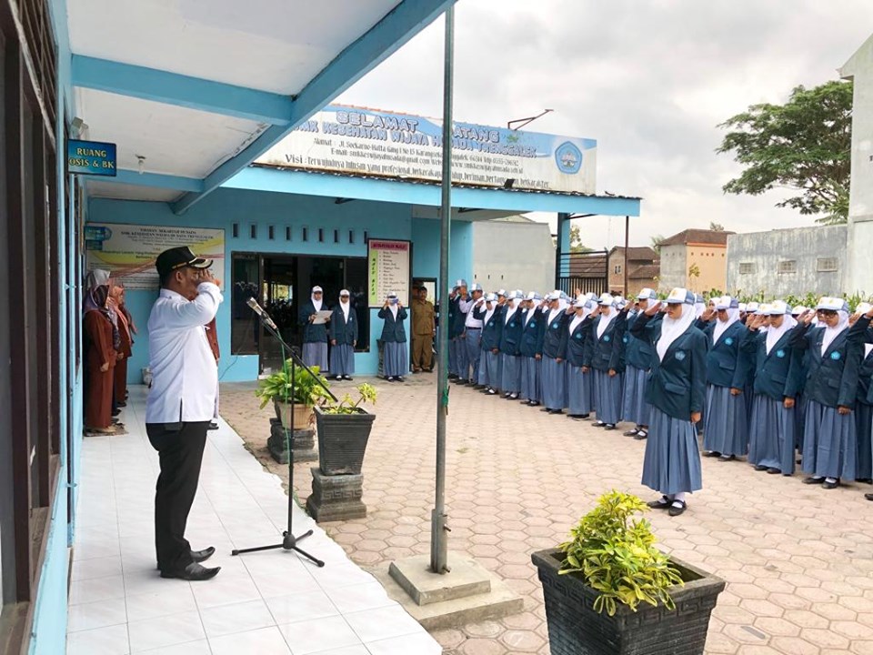 Menjadi Pembina Apel SMK Kesehatan Wijaya Husada Trenggalek Menjadi Pembina Apel SMK Kesehatan Wijaya Husada Trenggalek