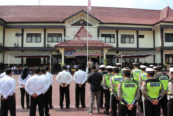 Apel Gelar Pasukan Operasi Lilin Semeru 2019 dan Pemusnahan Barang Bukti Polres Trenggalek Apel Gelar Pasukan Operasi Lilin Semeru 2019 dan Pemusnahan Barang Bukti Polres Trenggalek