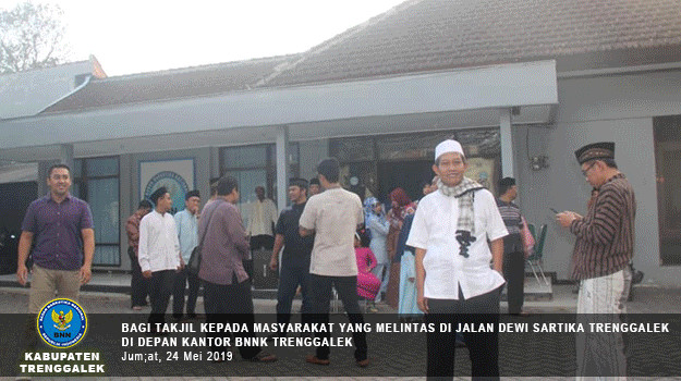 Binrohtal dan Bagi Takjil Gratis Sekaligus Kampanye Stop Narkoba bagi Masyarakat serta Buka Puasa bersama Pegawai BNNK Trenggalek