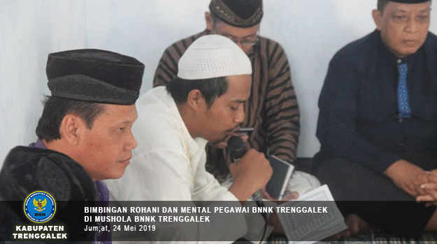 Binrohtal dan Bagi Takjil Gratis Sekaligus Kampanye Stop Narkoba bagi Masyarakat serta Buka Puasa bersama Pegawai BNNK Trenggalek Binrohtal dan Bagi Takjil Gratis Sekaligus Kampanye Stop Narkoba bagi Masyarakat serta Buka Puasa bersama Pegawai BNNK Trenggalek