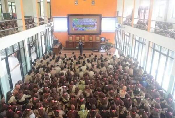 Sosialisasi Bahaya Narkoba MPLS SMK Negeri 1 Pogalan