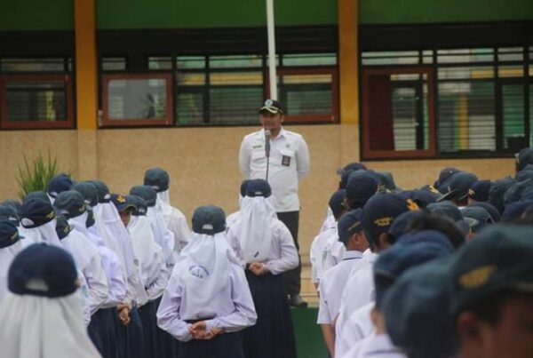 BNNK Trenggalek menjadi Inspektur Upacara di SMP Negeri 1 Pule
