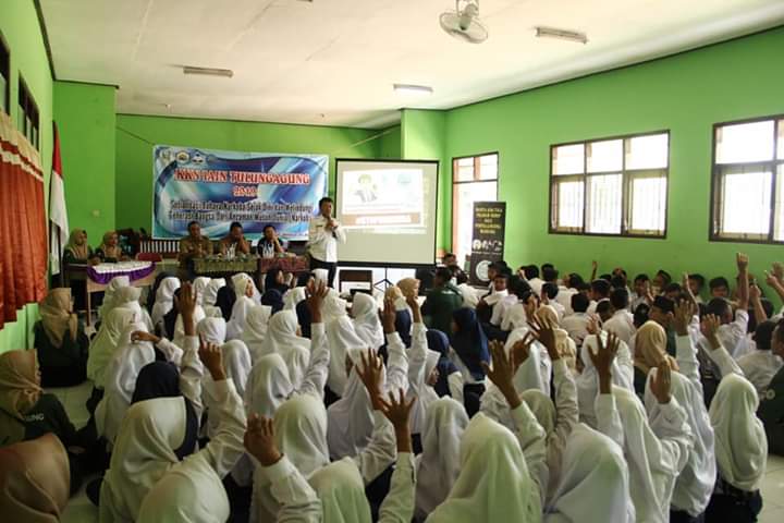 Sosialisasi Bahaya Narkoba kepada pelajar di SMPN 2 Dongko Sosialisasi Bahaya Narkoba kepada pelajar di SMPN 2 Dongko