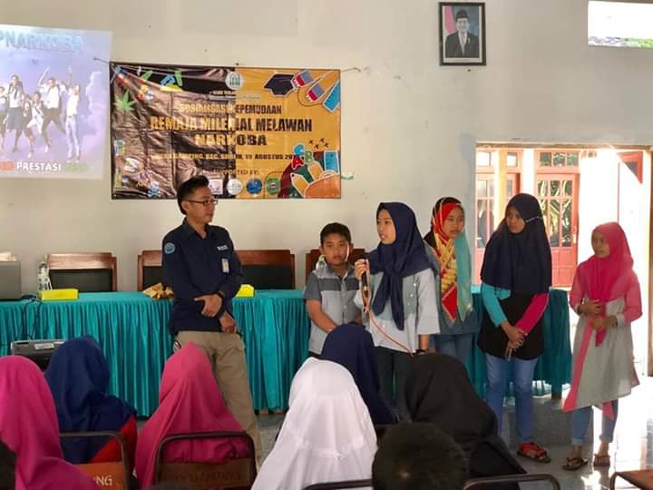 Sosialisasi Bahaya Narkoba kepada Remaja Desa Gamping dalam Kegiatan Posyandu Remaja Sosialisasi Bahaya Narkoba kepada Remaja Desa Gamping dalam Kegiatan Posyandu Remaja