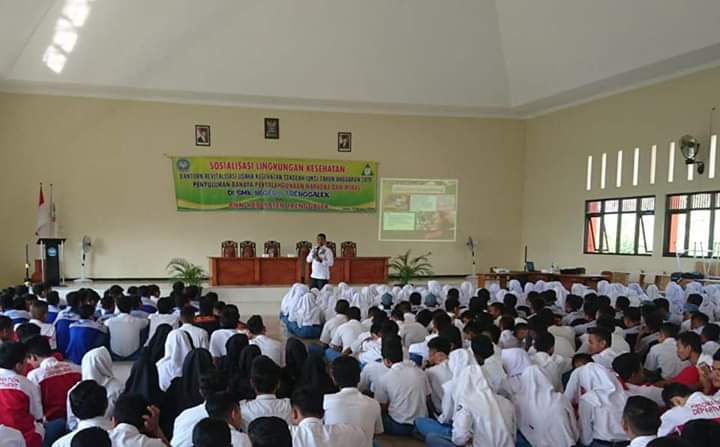 Sosialisasi Bahaya Penyalahgunaan Narkoba dan Miras kepada 1.100 anak siswa-siswi SMKN 1 Trenggalek Sosialisasi Bahaya Penyalahgunaan Narkoba dan Miras kepada 1.100 anak siswa-siswi SMKN 1 Trenggalek