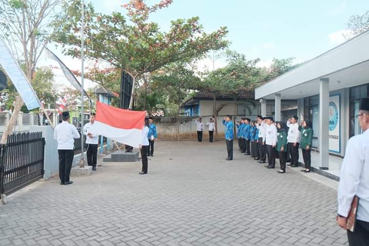 Pelaksanaan Upacara Peringatan HUT RI Ke-74 di lingkungan kantor Badan Narkotika Nasional Kabupaten Trenggalek Pelaksanaan Upacara Peringatan HUT RI Ke-74 di lingkungan kantor Badan Narkotika Nasional Kabupaten Trenggalek