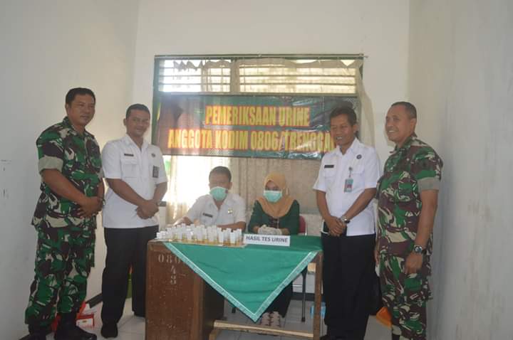 Tes Urin Narkona bagi anggota Kodim 0806 yang di ikuti oleh sebanyak 25 orang anggota dari perwakilan masing-masing Koramil di Kecamatan Tes Urin Narkona bagi anggota Kodim 0806 yang di ikuti oleh sebanyak 25 orang anggota dari perwakilan masing-masing Koramil di Kecamatan