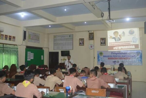Penyuluhan Bahaya Penyalahgunaan Narkoba dan Miras kepada sebanyak 53 anak siswa-siswi SMKN 2 Trenggalek