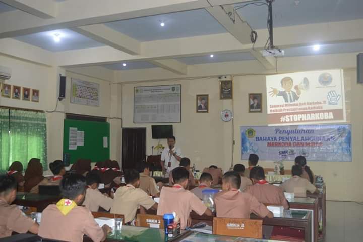Penyuluhan Bahaya Penyalahgunaan Narkoba dan Miras kepada sebanyak 53 anak siswa-siswi SMKN 2 Trenggalek Penyuluhan Bahaya Penyalahgunaan Narkoba dan Miras kepada sebanyak 53 anak siswa-siswi SMKN 2 Trenggalek