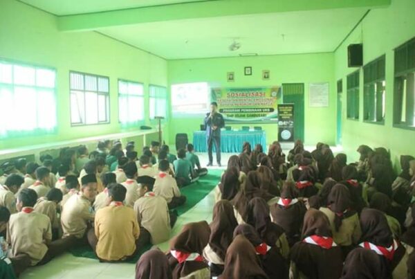 Penyuluhan Bahaya Penyalahgunaan Narkoba dan Miras kepada Siswa-siswi SMP Islam Gandusari Penyuluhan Bahaya Penyalahgunaan Narkoba dan Miras kepada Siswa-siswi SMP Islam Gandusari