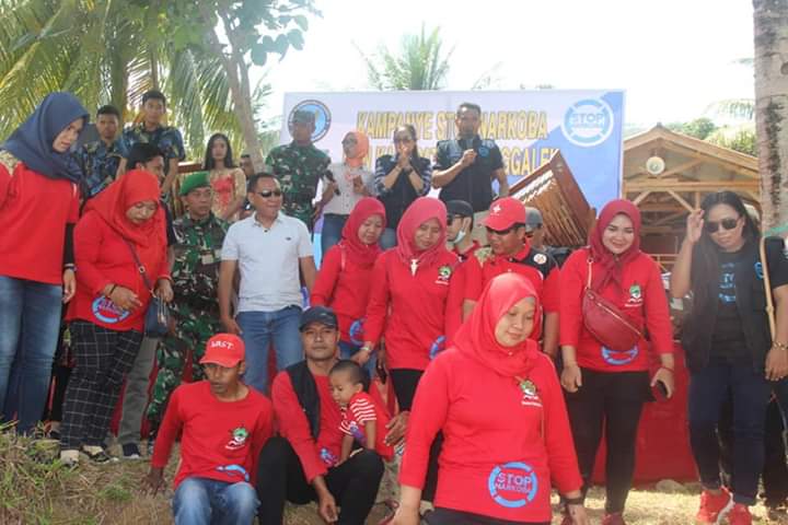 Kampanye Stop Narkoba di Kawasan Wisata Pantai Mutiara Watulimo Trenggalek Kampanye Stop Narkoba di Kawasan Wisata Pantai Mutiara Watulimo Trenggalek