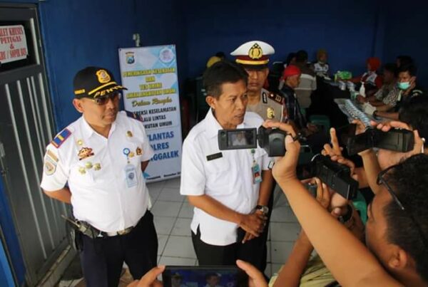 TES URIN BAGI PENGEMUDI ANGKUTAN UMUM DI TERMINAL TRENGGALEK