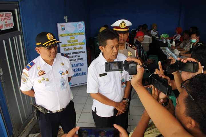 TES URIN BAGI PENGEMUDI ANGKUTAN UMUM DI TERMINAL TRENGGALEK TES URIN BAGI PENGEMUDI ANGKUTAN UMUM DI TERMINAL TRENGGALEK