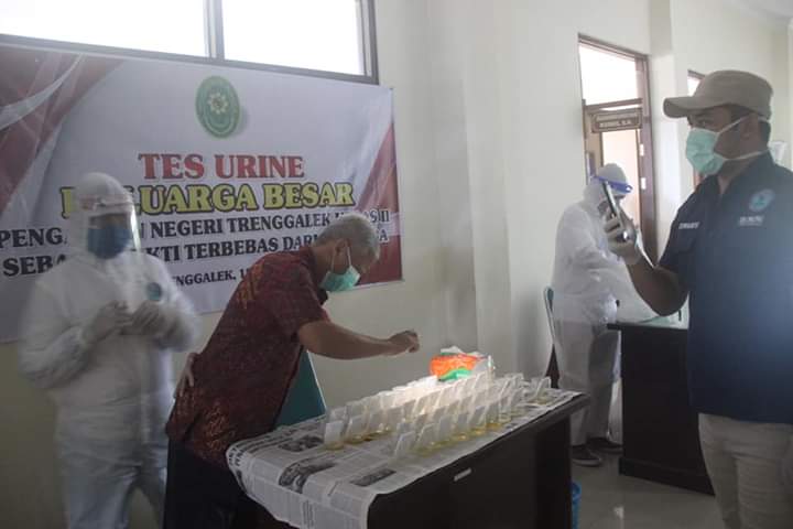 Screening Tes Urin bagi Pegawai di Kantor Pengadilan Negeri Trenggalek
