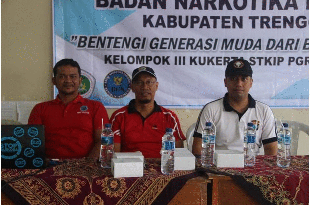 Sosialisasi dan Seminar Bahaya Narkoba Mahasiswa Kukerta STKIP PGRI Trenggalek