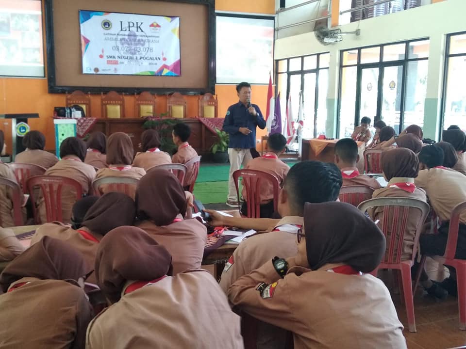 Sosialisasi Bahaya Narkoba pada kegiatan Pengembangan Kepemimpinan Pengurus Dewan Ambalan Candra Kirana SMKN 1 Pogalan masa bakti 2019-2020 Sosialisasi Bahaya Narkoba pada kegiatan Pengembangan Kepemimpinan Pengurus Dewan Ambalan Candra Kirana SMKN 1 Pogalan masa bakti 2019-2020