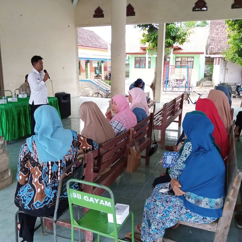 PENYULUHAN HUKUM PADA MASYARAKAT DESA SUMBERGAYAM BERSAMA BAGIAN HUKUM SETDA KABUPATEN TRENGGALEK