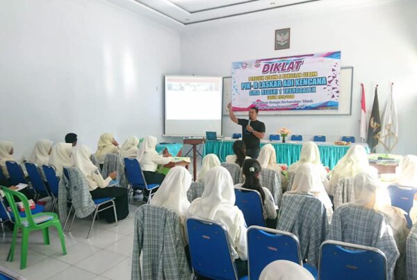Menjadi Pemateri Pada Diklat PIK-R Laskar Adi Kencana Sman 1 Trenggalek Masa Bhakti 2019-2020 Menjadi Pemateri Pada Diklat PIK-R Laskar Adi Kencana Sman 1 Trenggalek Masa Bhakti 2019-2020