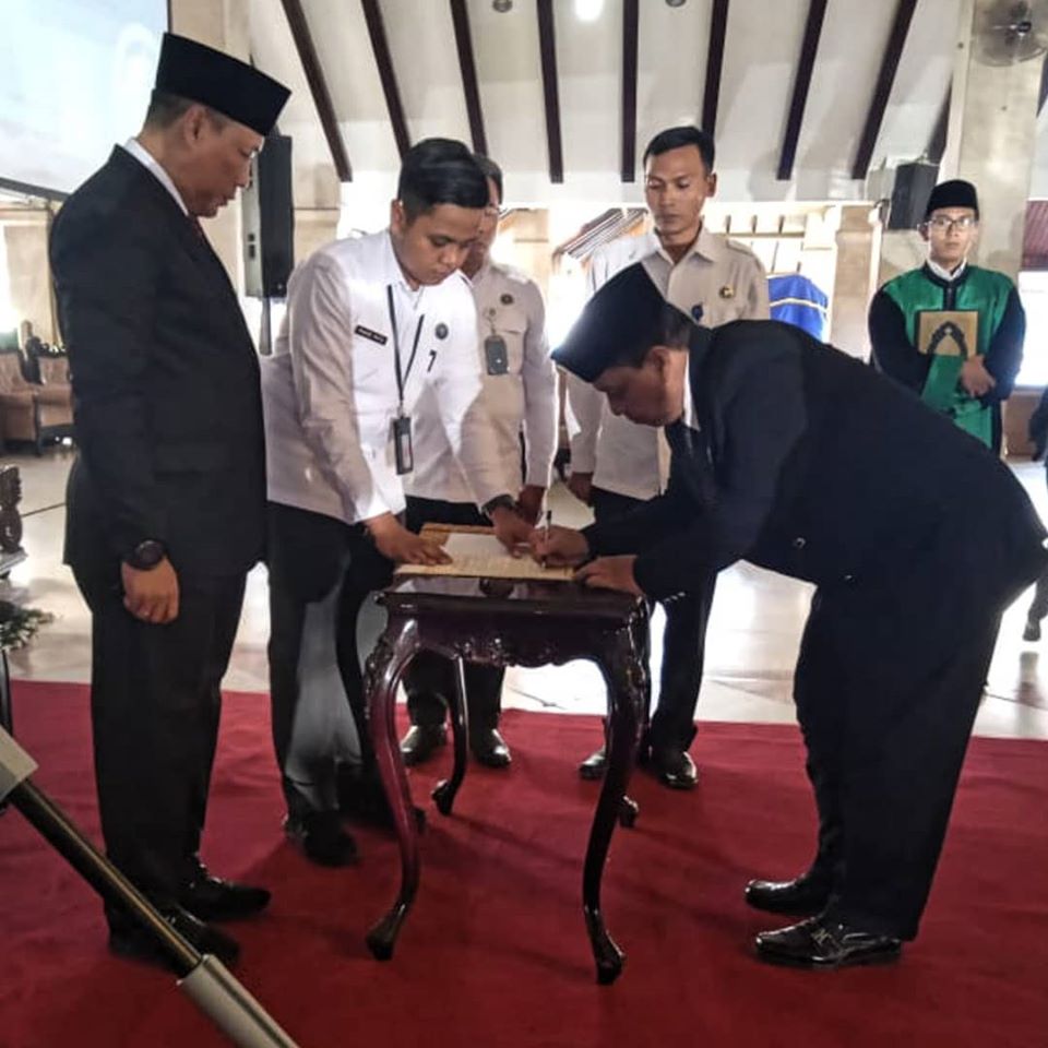 Pelantikan Bpk. Trikoranto, S.E. menjadi KaSubBag Umum BNNK Trenggalek Pelantikan Bpk. Trikoranto, S.E. menjadi KaSubBag Umum BNNK Trenggalek