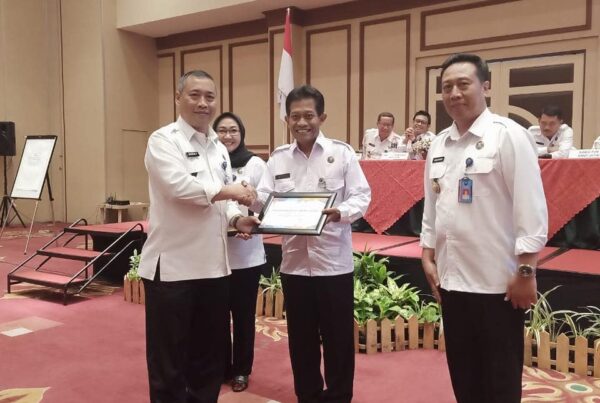 BNNK Trenggalek menerima Pengharggan Ke-2 Satker BNN Wilayah Provinsi Jawa Timur paling Aktif Publikasi Kegiatan P4GN melalui Media Sosial