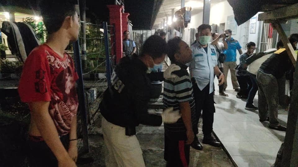 Kegiatan Gabungan bersama Rutan dan Polres Trenggalek melakukan razia penggeledahan di Rutan Kelas II B Trenggalek Kegiatan Gabungan bersama Rutan dan Polres Trenggalek melakukan razia penggeledahan di Rutan Kelas II B Trenggalek