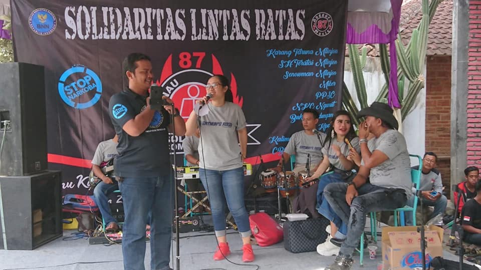BNNK Trenggalek Giatkan Kampanye Stop Narkoba Pada Ajang Temu Kangen Dulur Pisah Balung Komunitas Bolu 87 Trenggalek BNNK Trenggalek Giatkan Kampanye Stop Narkoba Pada Ajang Temu Kangen Dulur Pisah Balung Komunitas Bolu 87 Trenggalek