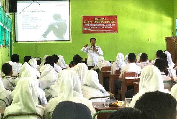 Sosialisasi Bahaya Narkoba di SMPN 2 Trenggalek Sosialisasi Bahaya Narkoba di SMPN 2 Trenggalek