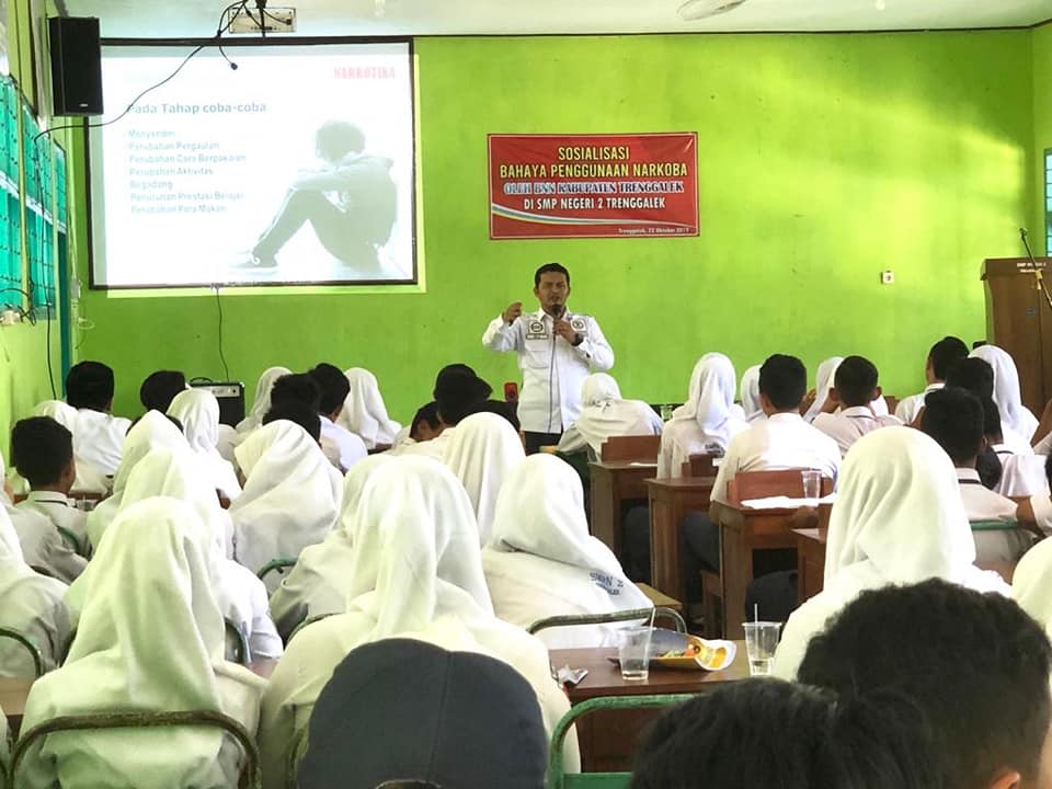 Sosialisasi Bahaya Narkoba di SMPN 2 Trenggalek Sosialisasi Bahaya Narkoba di SMPN 2 Trenggalek