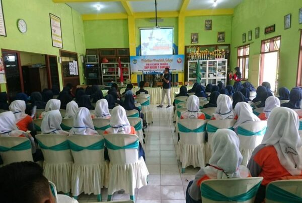 Penyuluhan P4GN pada Giat Diklat Pendidik Sebaya PIK-R Cakra Taruna SMPN 1 Durenan