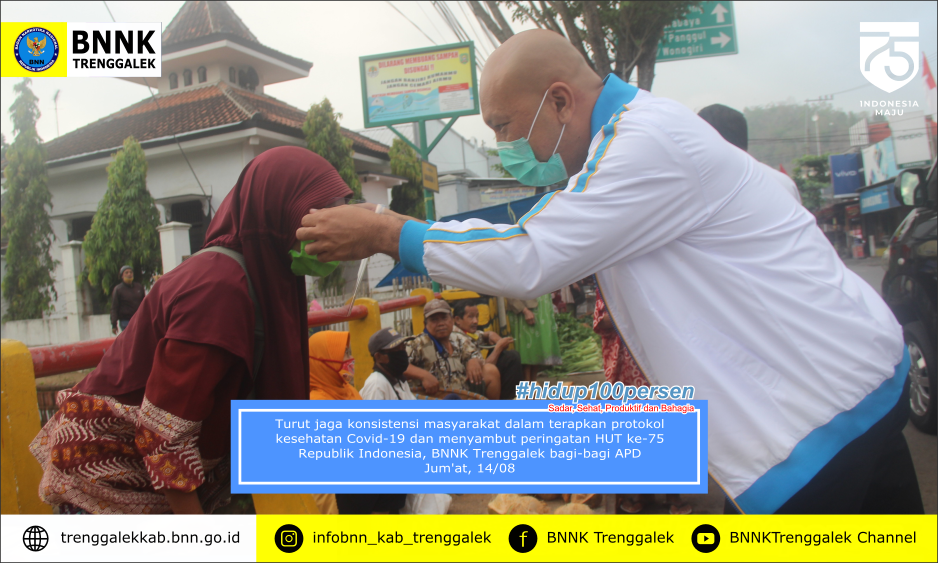 BAKTI SOSIAL MEMBAGIKAN APD BERUPA FACE SHIELD KEPADA SEJUMLAH PEDAGANG PASAR DAN MASYARAKAT