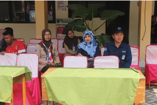 Menjadi Juri pada Lomba Orasi Anti Narkoba di SMK Negeri 2 Trenggalek