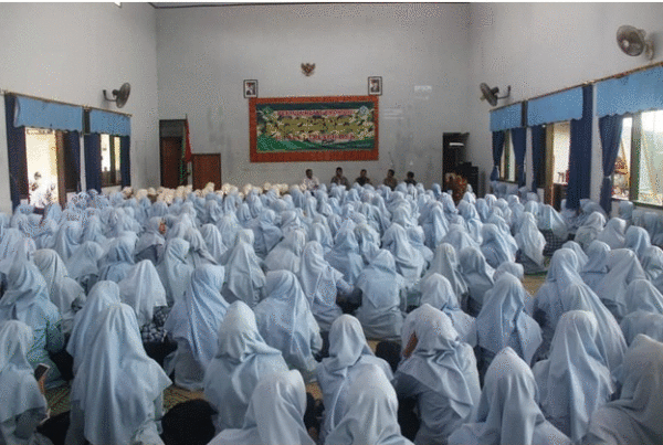 Sosialisasi Bahaya Narkoba bersama TIM Penyuluhan dan Promosi BATALYON 3 SATLAK ELANG LATSITARDANUS XXXIX tahun 2019 kepada Pelajar MAN 1 Trenggalek dan MTsN 1 Trenggalek