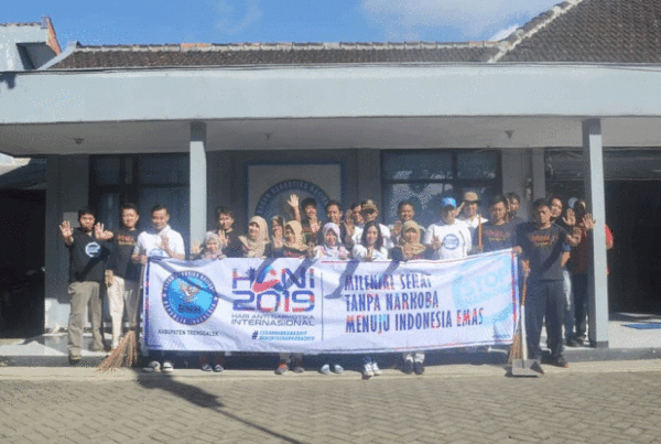 Bakti Sosial dengan membantu membersihkan Taman Trenggalek Agropark dan di seputaran Alun-Alun Trenggalek dalam rangka menyemarakkan dan menyambut Peringatan HANI 2019