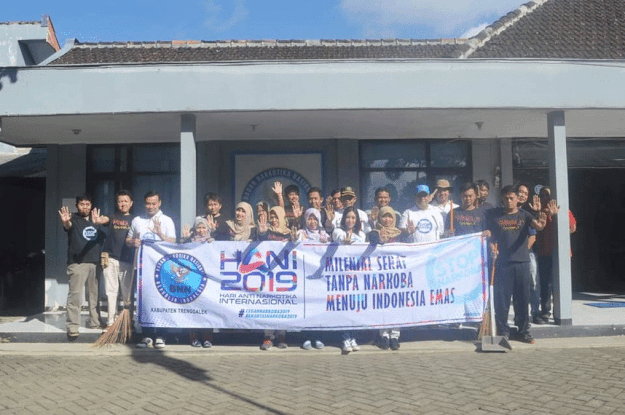 Bakti Sosial dengan membantu membersihkan Taman Trenggalek Agropark dan di seputaran Alun-Alun Trenggalek dalam rangka menyemarakkan dan menyambut Peringatan HANI 2019 Bakti Sosial dengan membantu membersihkan Taman Trenggalek Agropark dan di seputaran Alun-Alun Trenggalek dalam rangka menyemarakkan dan menyambut Peringatan HANI 2019