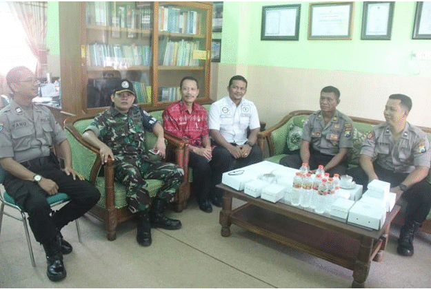 Kampanye Stop Narkoba bersama TIM Penyuluh dan Promosi BATALYON 3 SATLAK ELANG LATSITARDANUS XXXIX tahun 2019 di SMPN 1 Trenggalek Kampanye Stop Narkoba bersama TIM Penyuluh dan Promosi BATALYON 3 SATLAK ELANG LATSITARDANUS XXXIX tahun 2019 di SMPN 1 Trenggalek