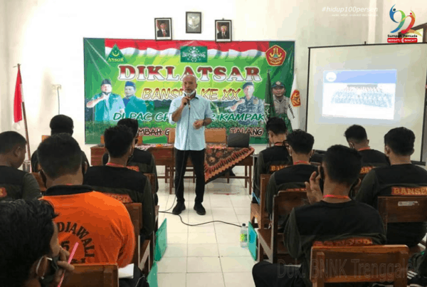 KEPALA BNNK TRENGGALEK SAMPAIKAN MATERI P4GN PADA DIKLATSAR BANSER SATKORCAB TRENGGALEKK KEPALA BNNK TRENGGALEK SAMPAIKAN MATERI P4GN PADA DIKLATSAR BANSER SATKORCAB TRENGGALEKK
